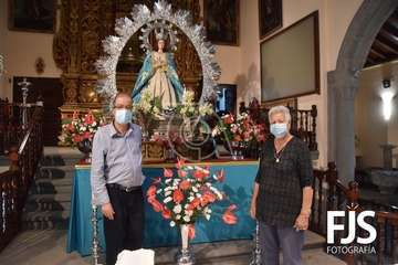 Engalanamiento de la imagen durante la jornada de este viernes/Francisco Santana Ravelo.
